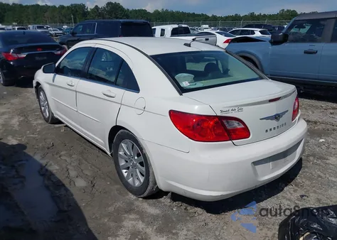 2010 Chrysler Sebring Limited z USA, uszkodzony, nr VIN 1C3CC5FB9AN233751